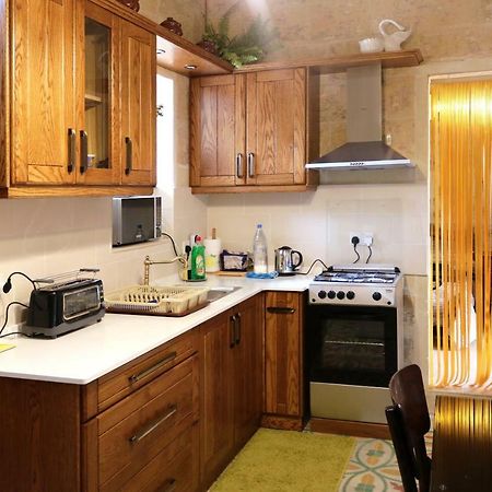 5 Minute Walk From Malta Airport Gudja Exterior photo