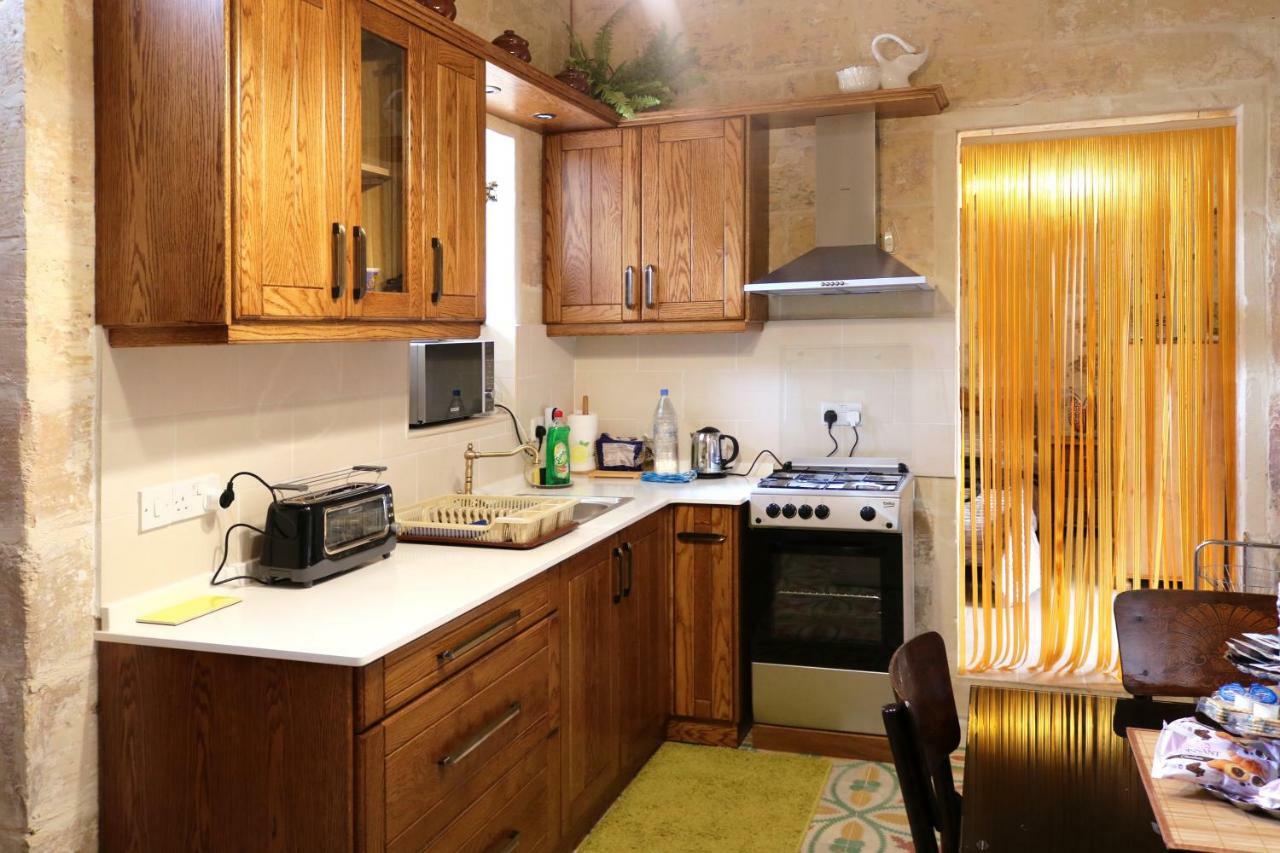 5 Minute Walk From Malta Airport Gudja Exterior photo