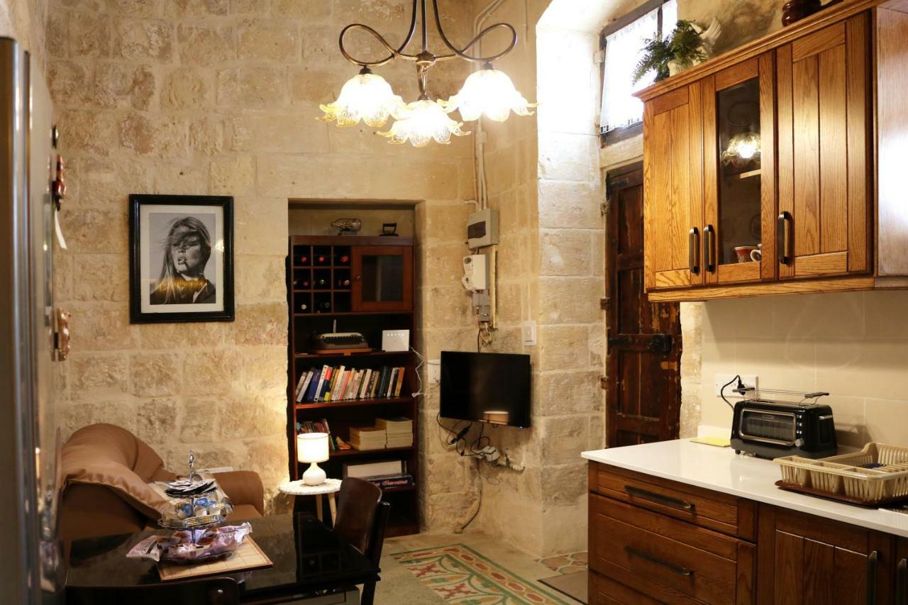 5 Minute Walk From Malta Airport Gudja Exterior photo