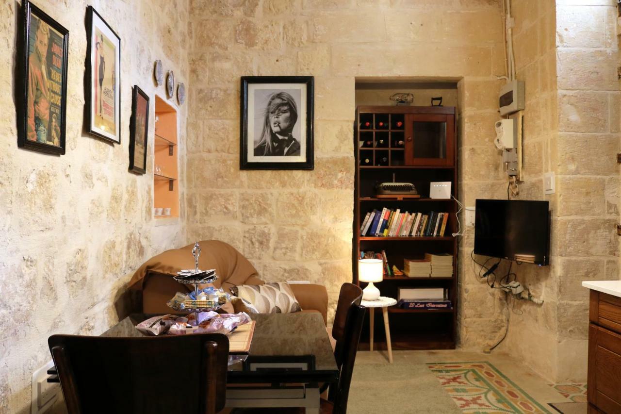 5 Minute Walk From Malta Airport Gudja Exterior photo