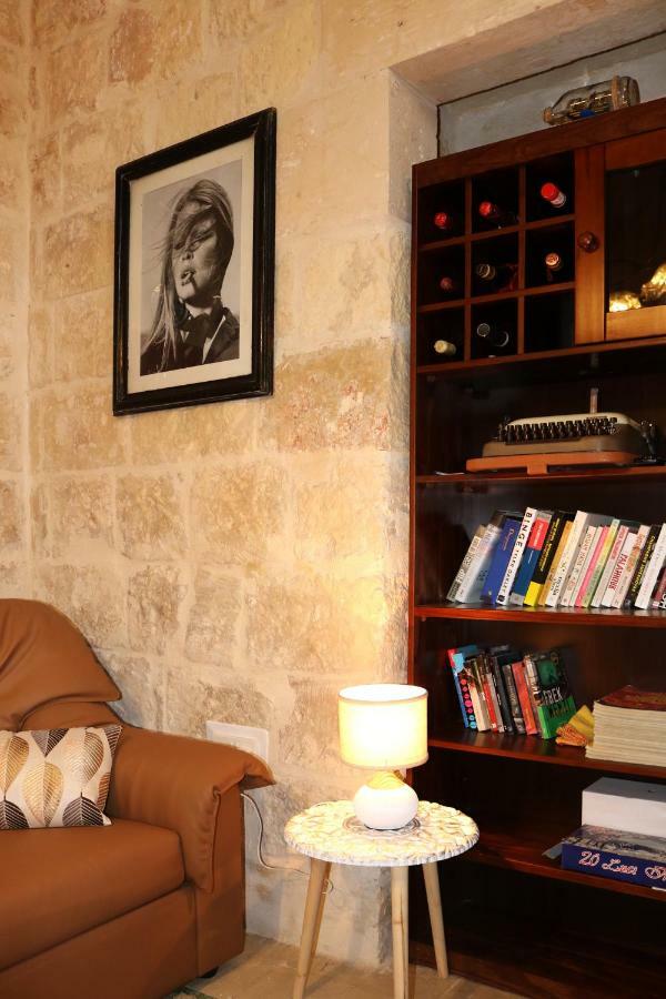 5 Minute Walk From Malta Airport Gudja Exterior photo