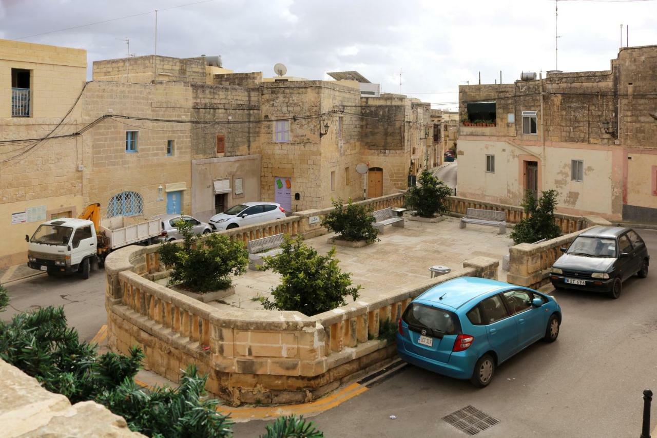 5 Minute Walk From Malta Airport Gudja Exterior photo